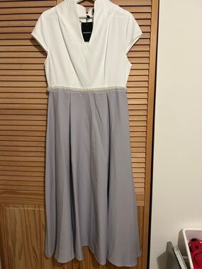 Elegant Two-Tone White and Light Purple Cap-Sleeve Dress with Pearl Waist